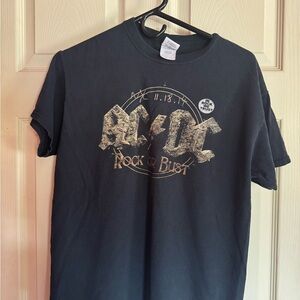 AC/DC limited edition band T size Med Reads “NYC 11.18.14 Rock or Bust” 🤘🏻🎸